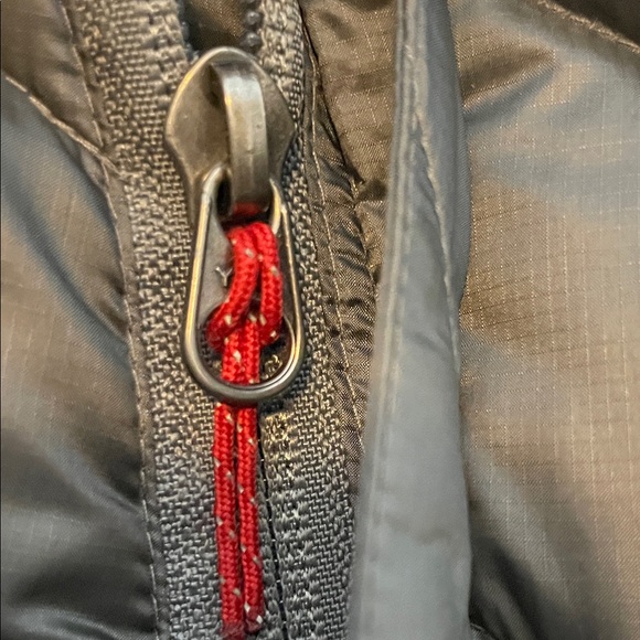 The North Face Women's Gray Quilted Down Puffer Jacket. Outdoor adventure size M - Picture 5 of 16